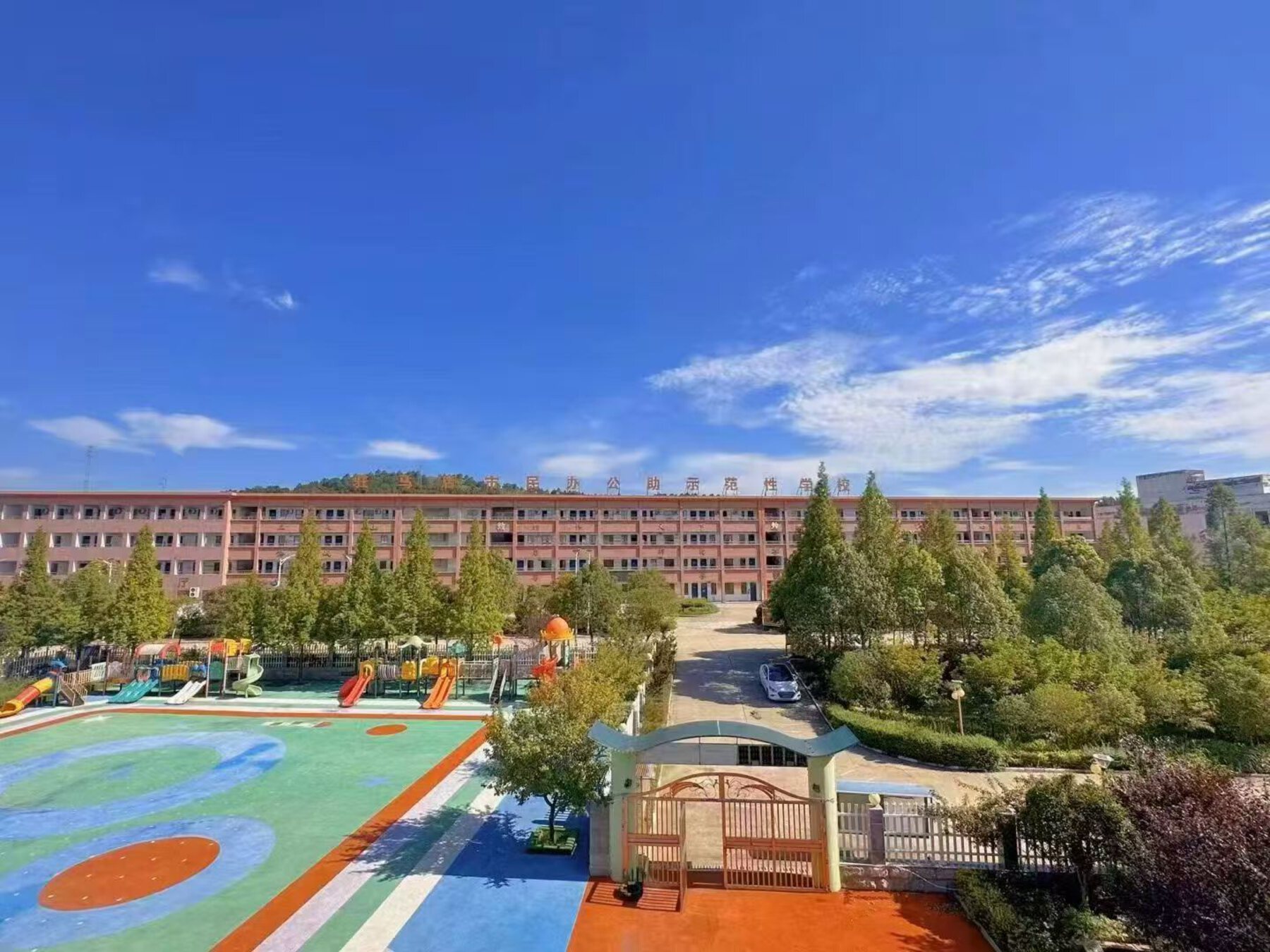 校园与活动场地俯瞰